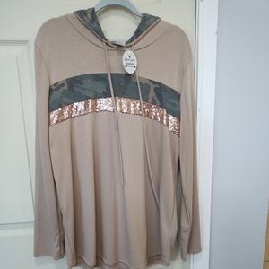 New with tags. Women's hoodie size 3xl